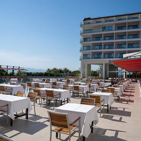 昂图尔切什梅大酒店 5* Çeşme