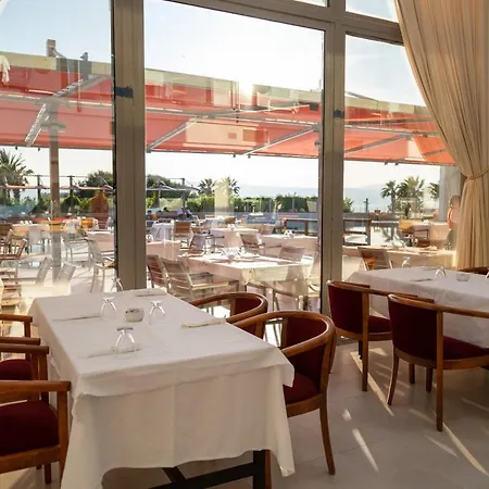 昂图尔切什梅大酒店 Çeşme