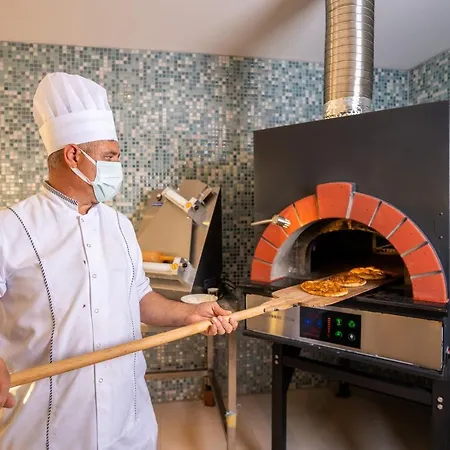 昂图尔切什梅大酒店 酒店 Çeşme