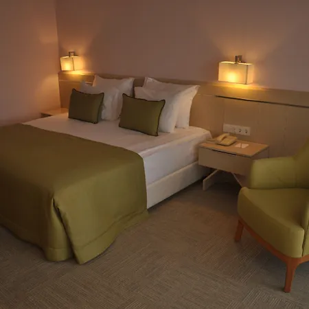 昂图尔切什梅大酒店 Çeşme