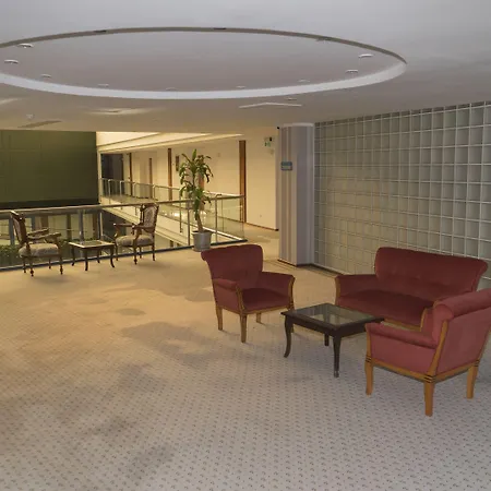 昂图尔切什梅大酒店