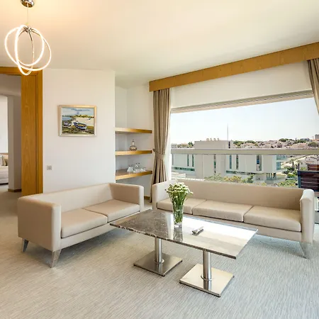 昂图尔切什梅大酒店 5* Çeşme